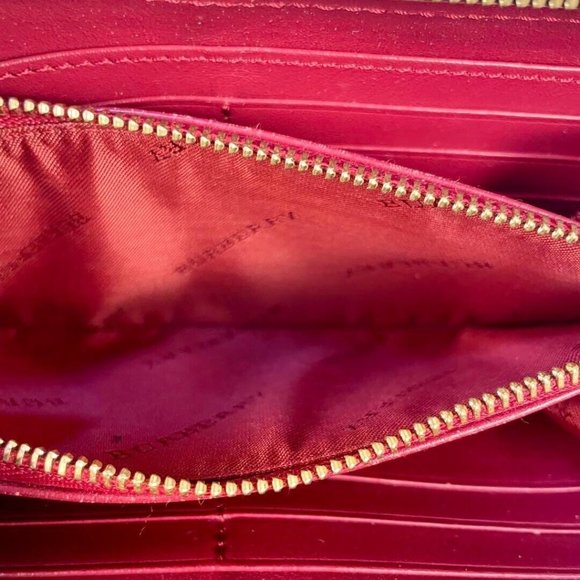 MT273 - Authentic Burberry Zip Around Long Wallet - Picture 9 of 9
